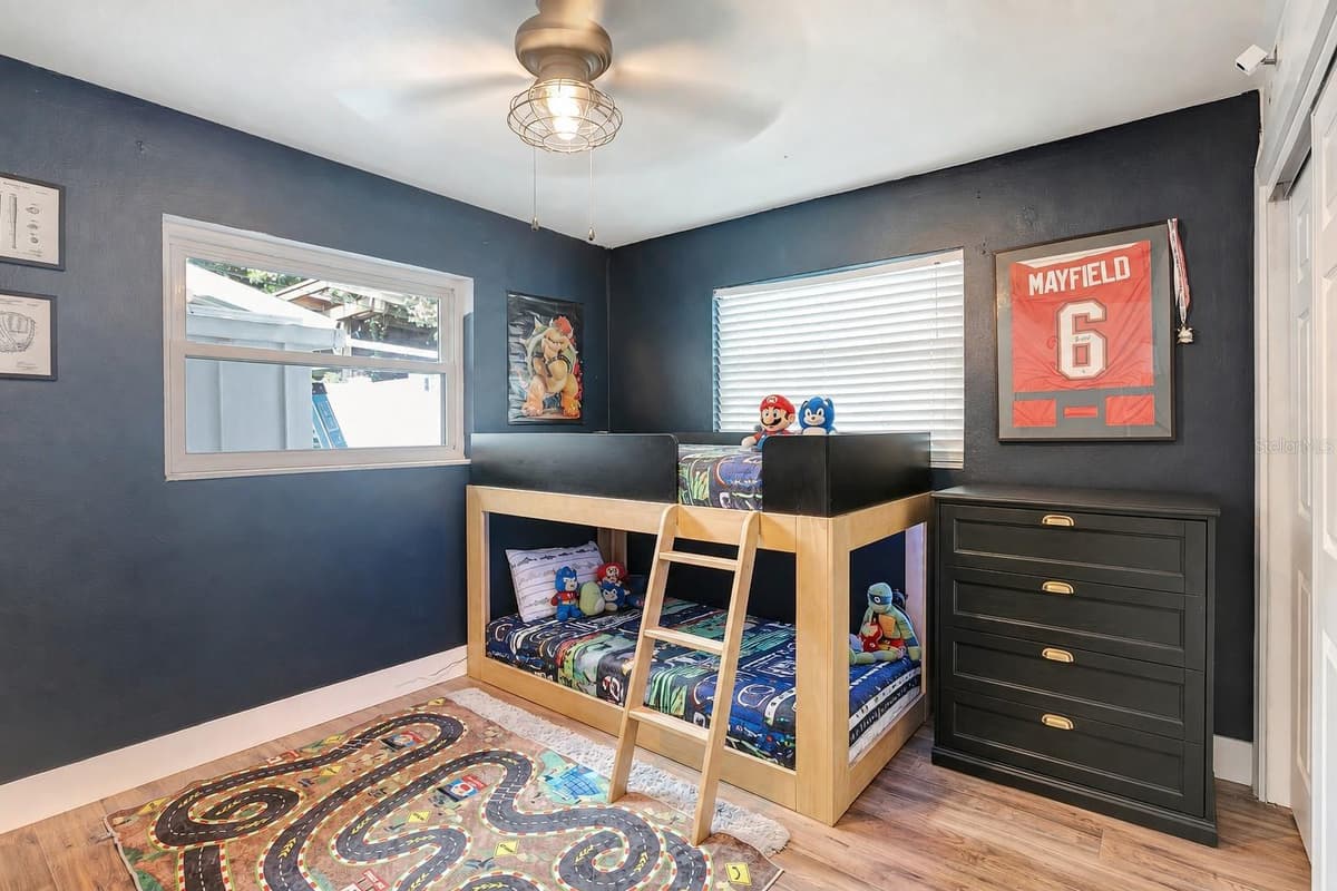 510 HILLCREST DRIVE — photo 17 of 28