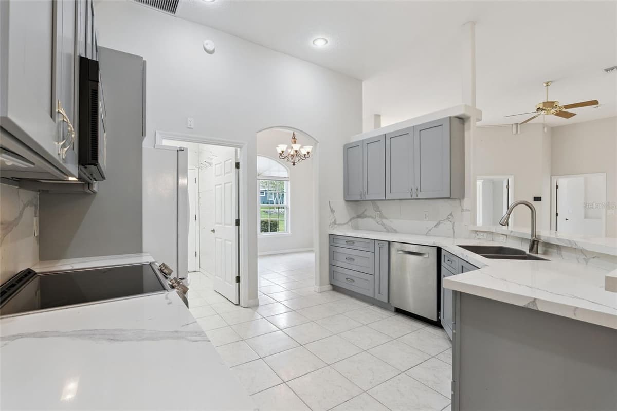 10308 CALLE DE FLORES DRIVE — photo 15 of 64