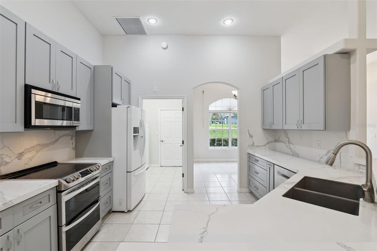 10308 CALLE DE FLORES DRIVE — photo 12 of 64