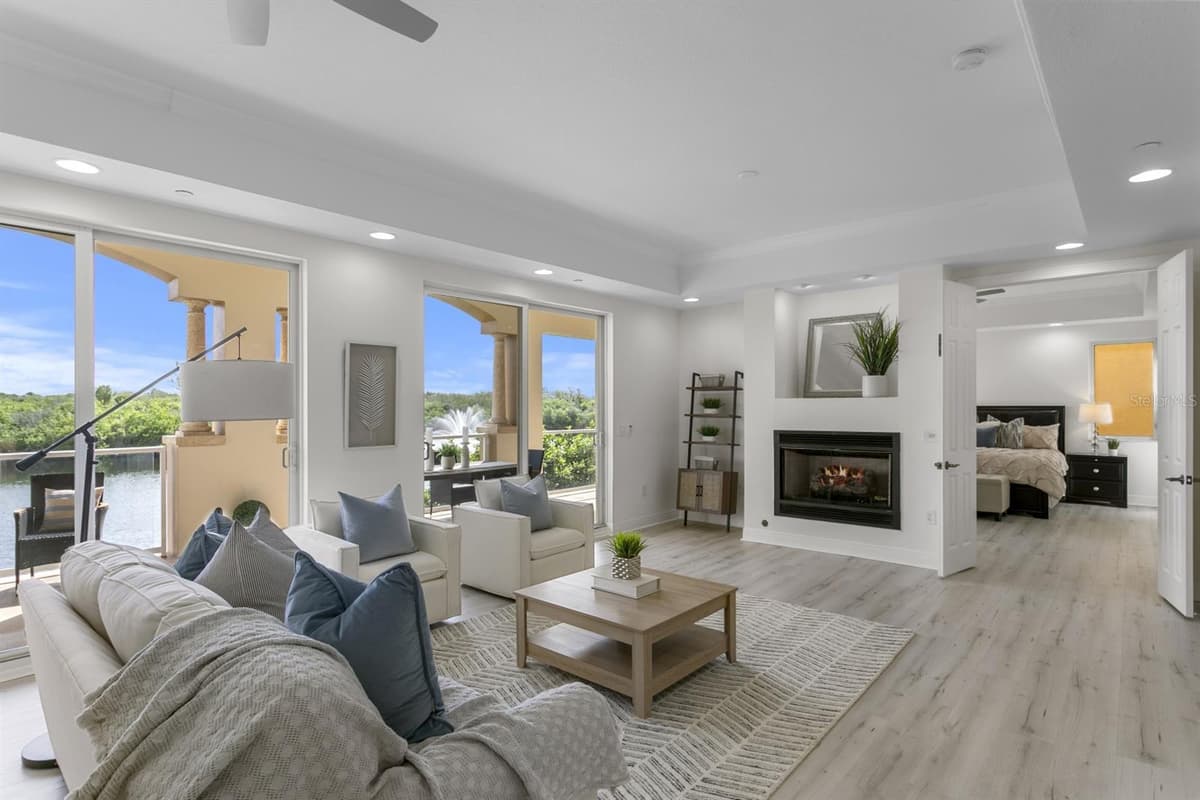 43 BAYVIEW COURT — photo 8 of 38