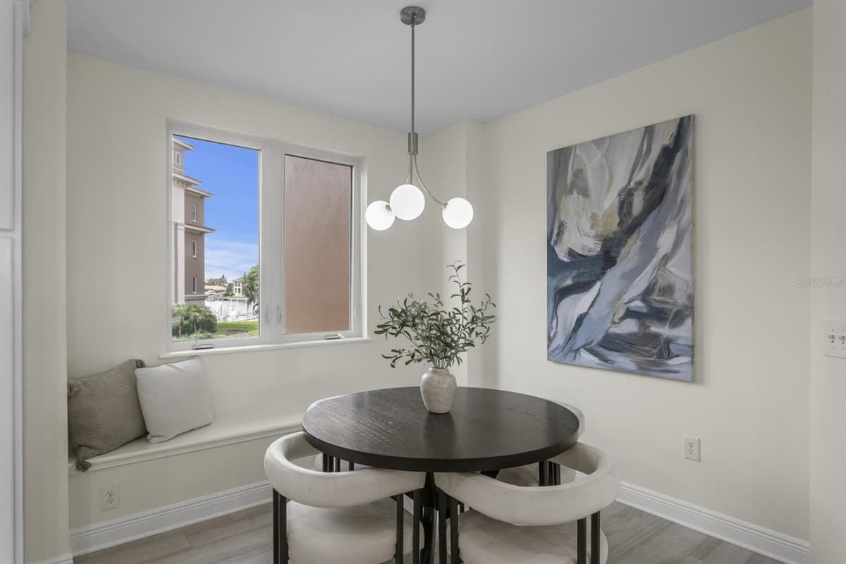 43 BAYVIEW COURT — photo 18 of 38