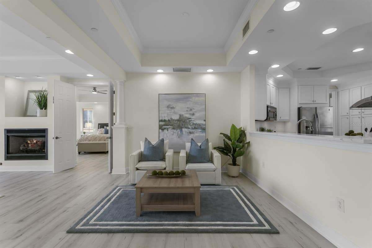 43 BAYVIEW COURT — photo 11 of 38