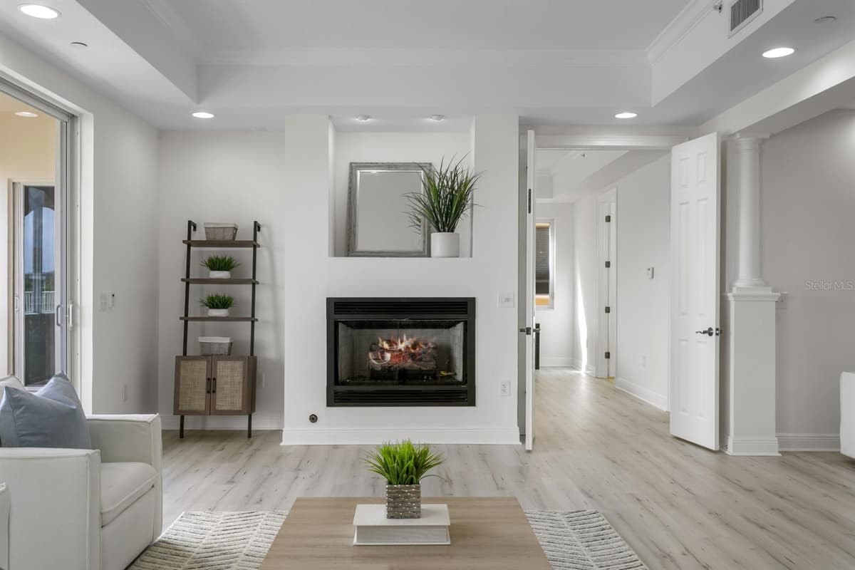 43 BAYVIEW COURT — photo 9 of 38