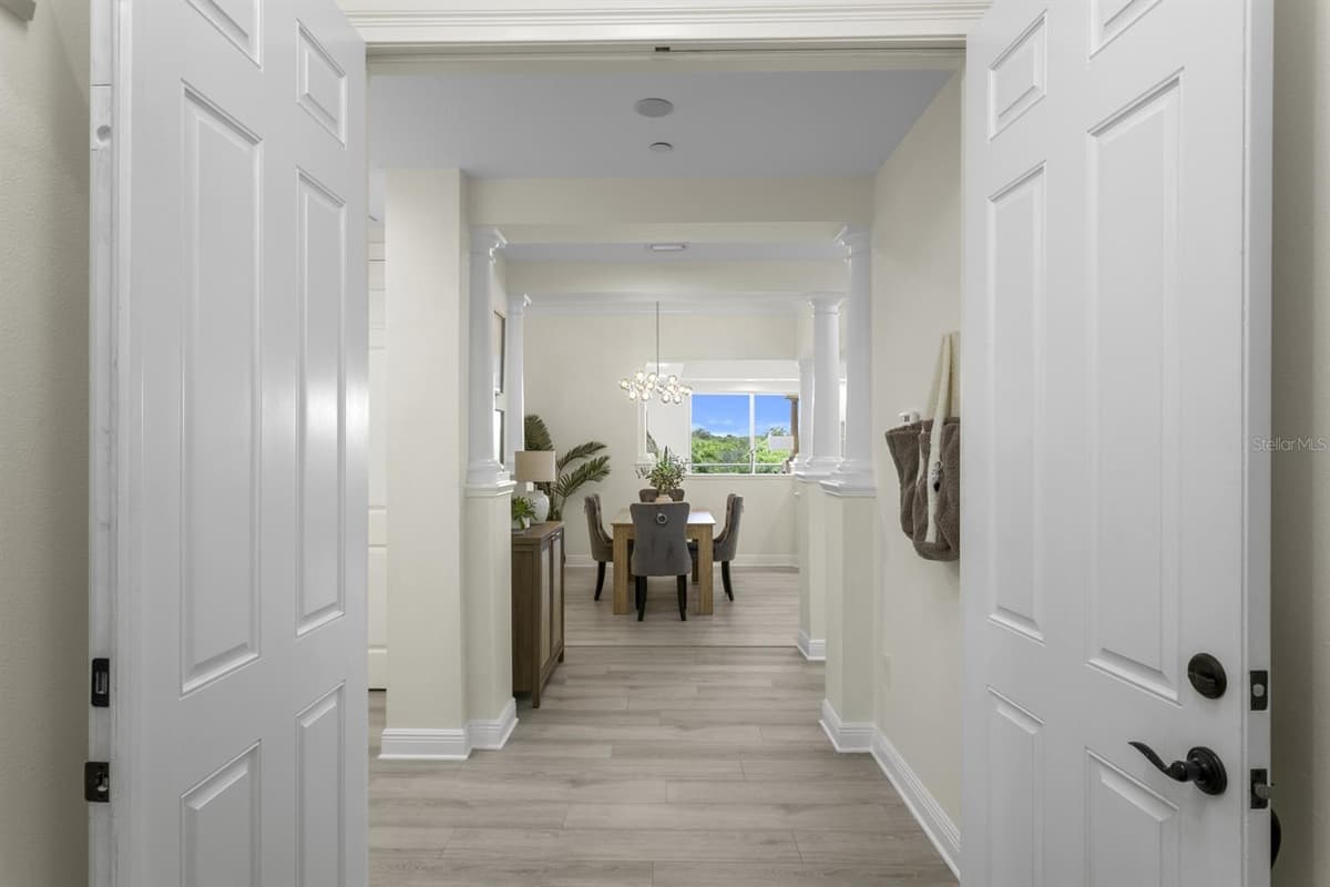 43 BAYVIEW COURT — photo 5 of 38