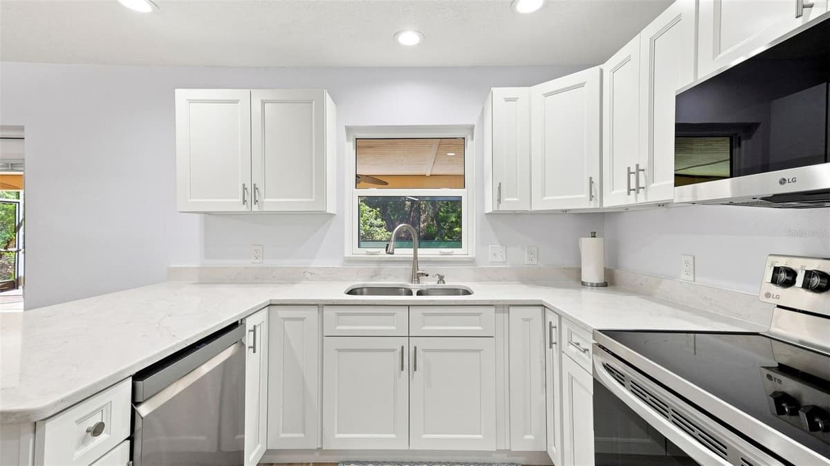 11820 FISHERMAN LANE — photo 12 of 45