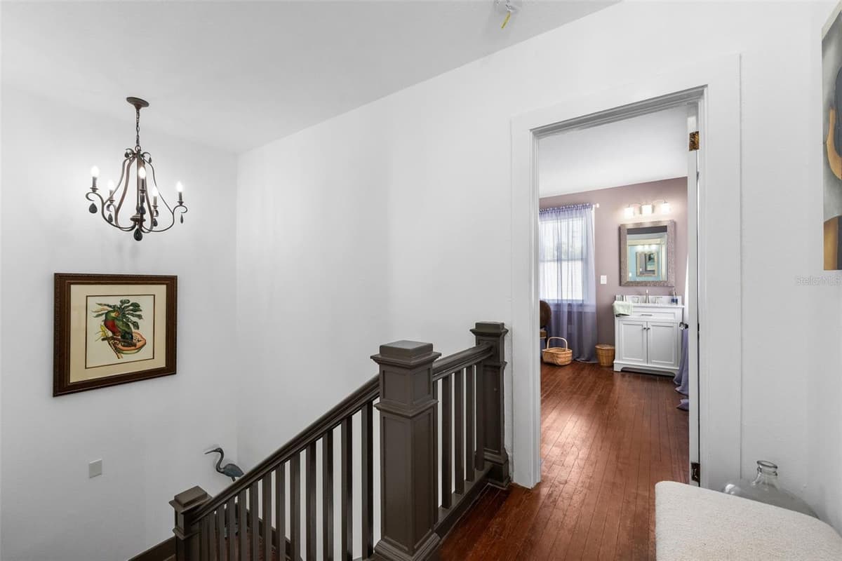 398 MARION AVENUE — photo 10 of 41