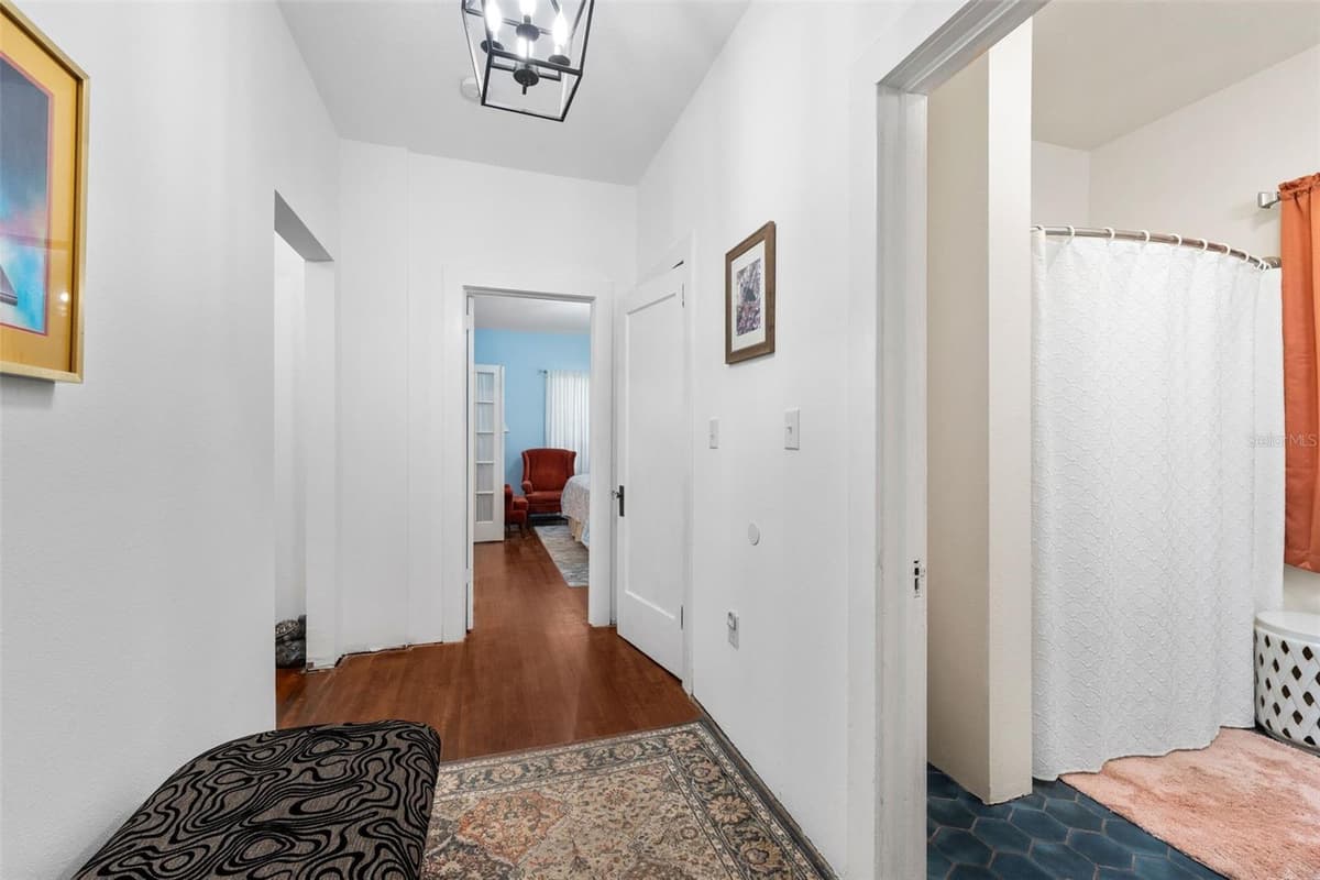 398 MARION AVENUE — photo 20 of 41