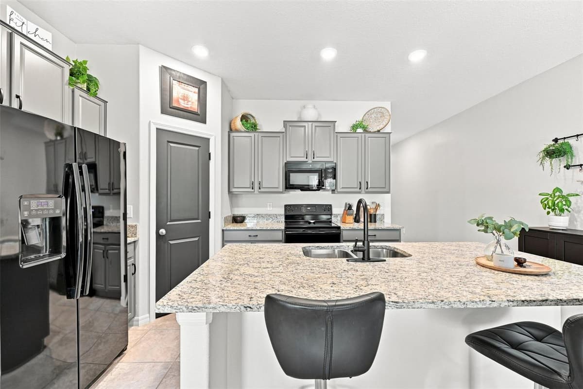 7109 SALT RIVER AVENUE — photo 10 of 39