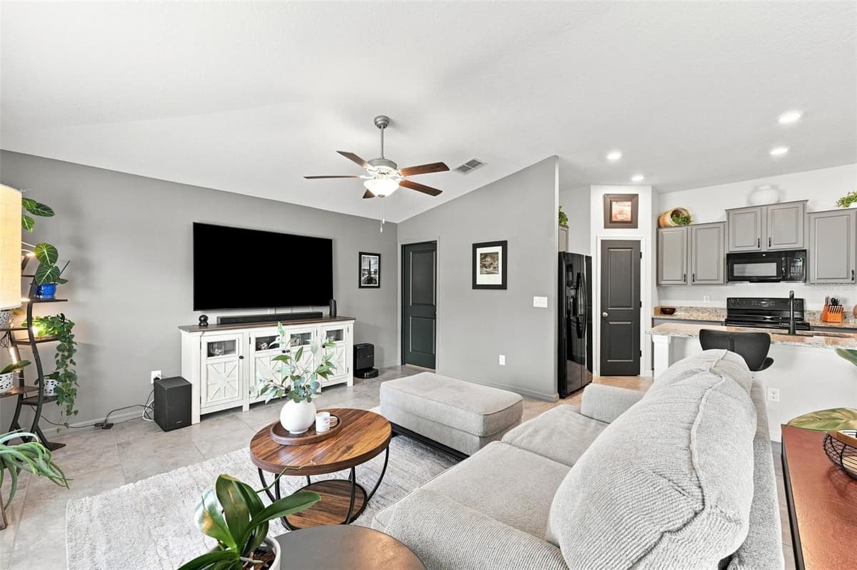 7109 SALT RIVER AVENUE — photo 5 of 39