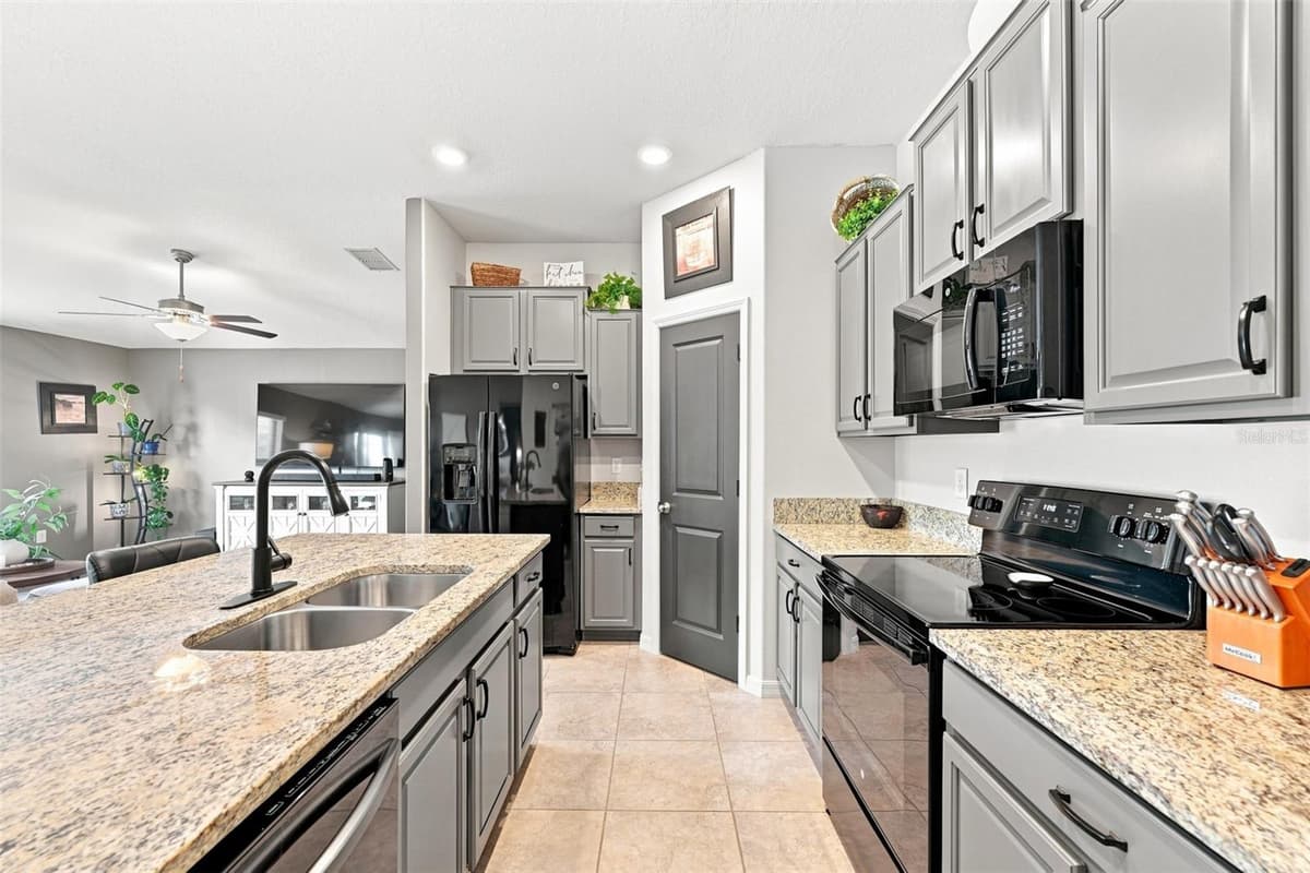 7109 SALT RIVER AVENUE — photo 15 of 39