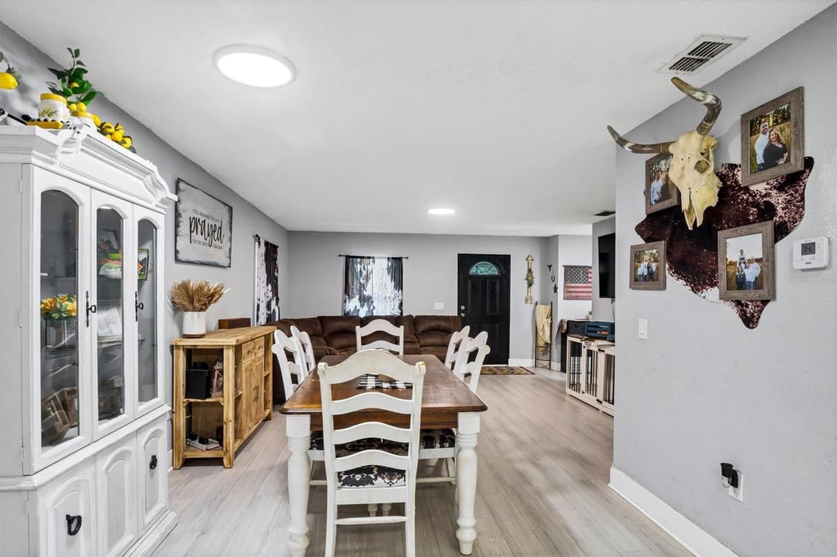 212 PIKE STREET — photo 10 of 32
