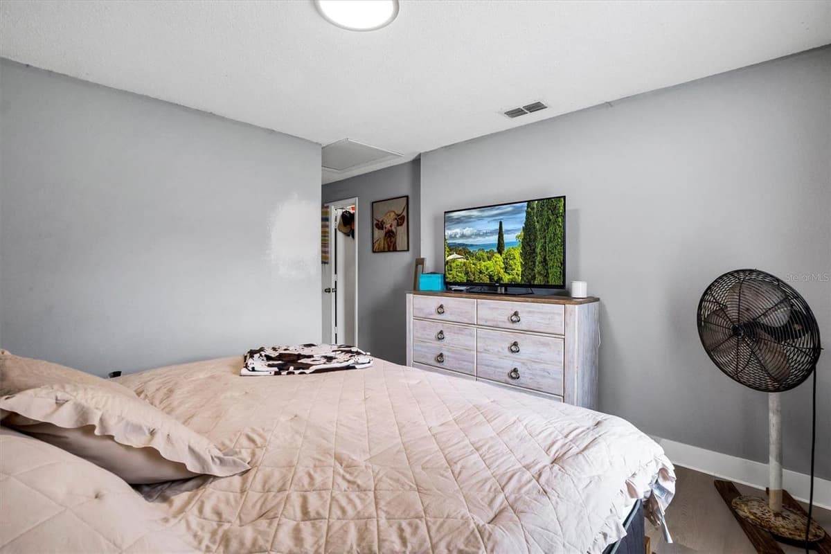 212 PIKE STREET — photo 18 of 32