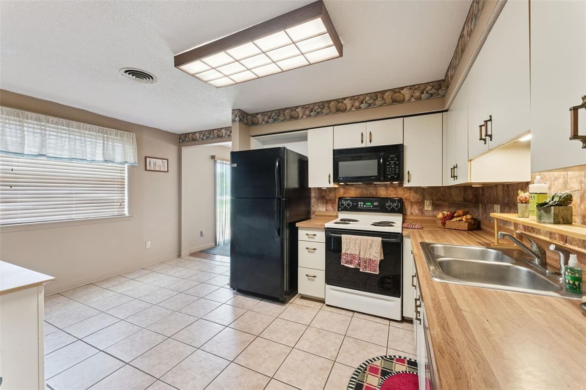 17561 COUNTY ROAD 455 — photo 8 of 44