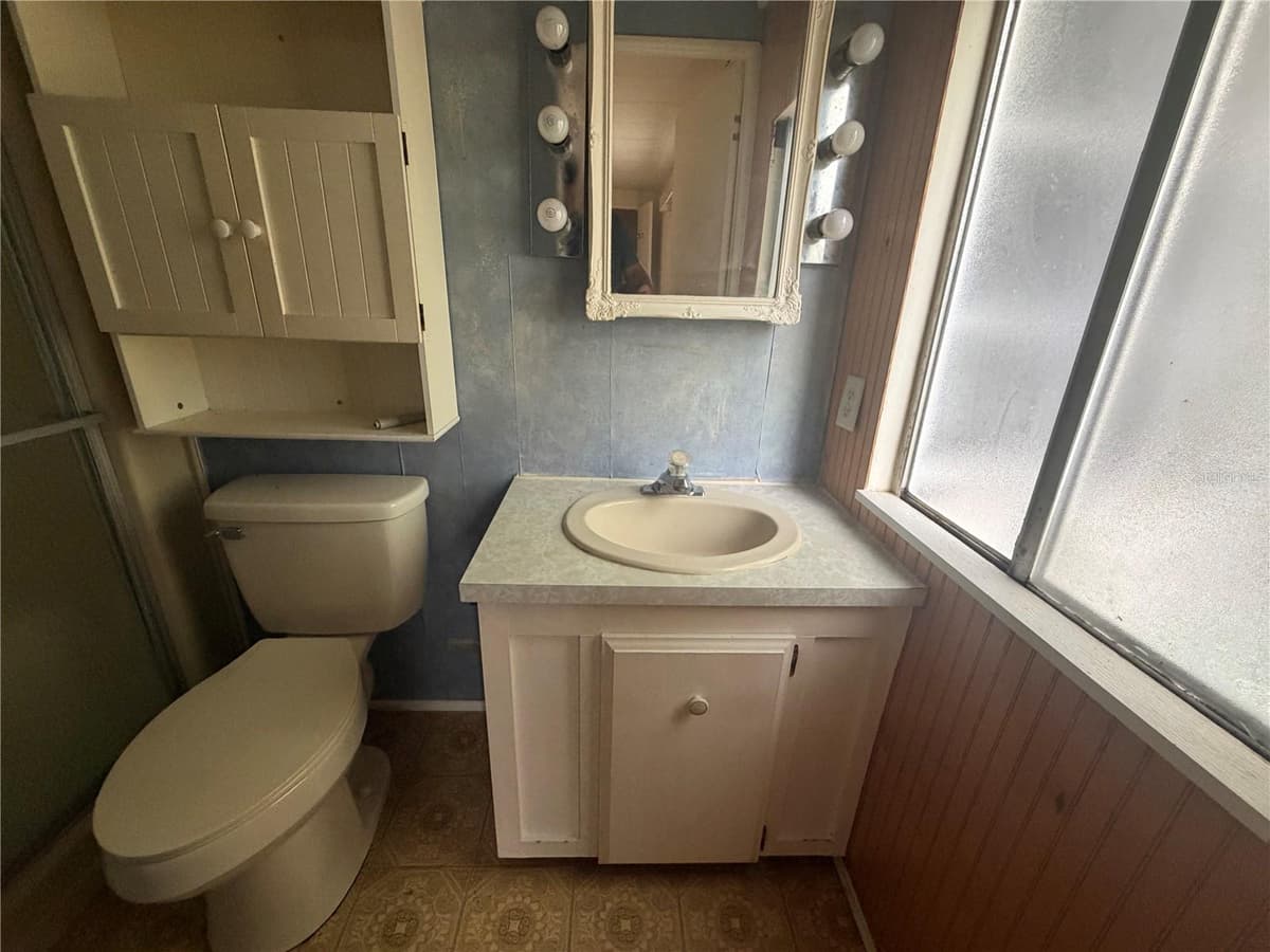8017 FAIRLANE AVENUE — photo 18 of 30