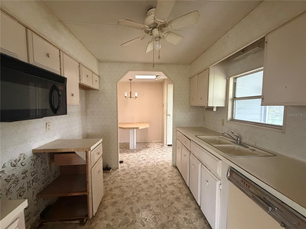 8017 FAIRLANE AVENUE — photo 11 of 30