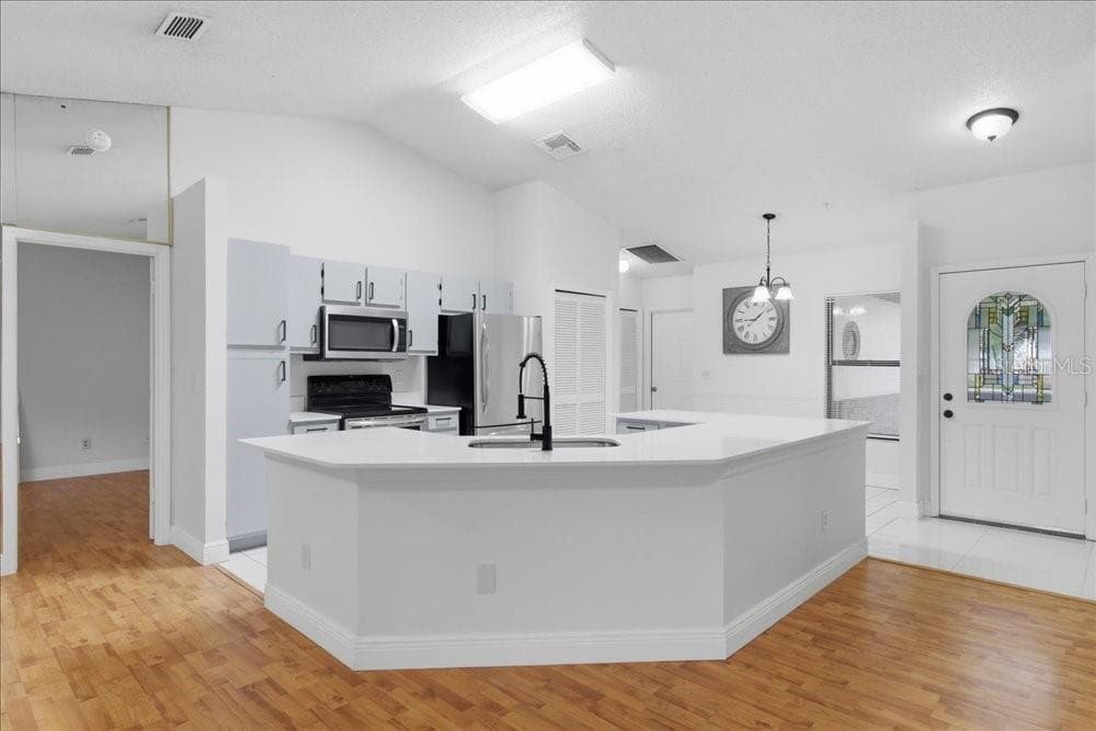 5513 CAURUS COURT — photo 8 of 33