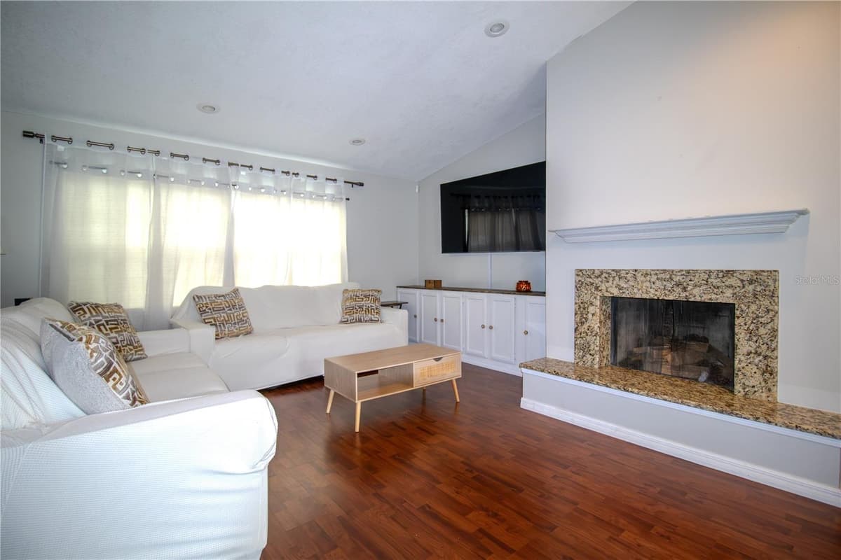 103 CASHEW COURT — photo 4 of 20