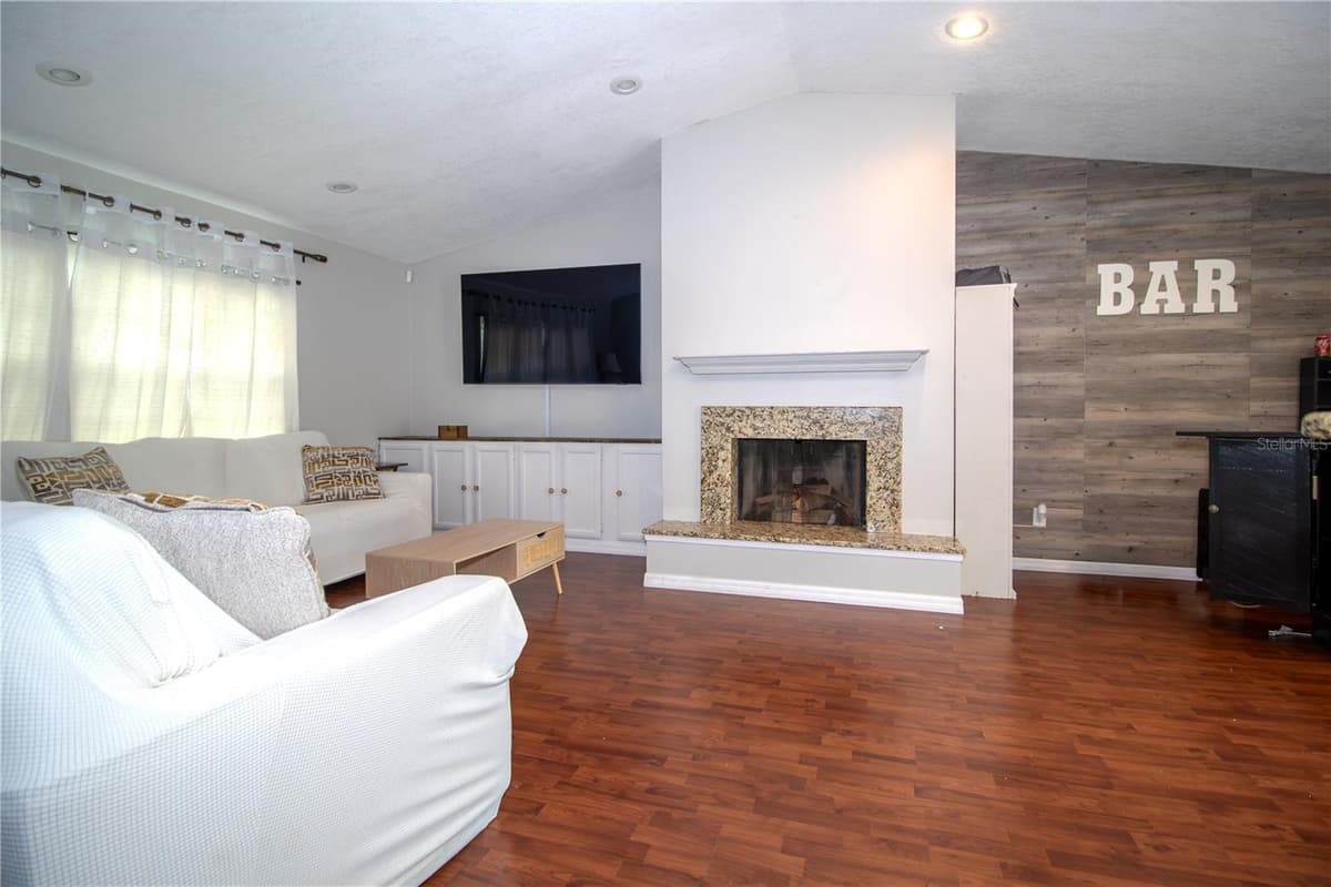 103 CASHEW COURT — photo 13 of 20
