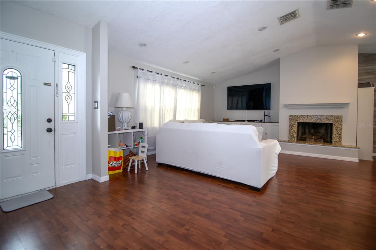 103 CASHEW COURT — photo 12 of 20