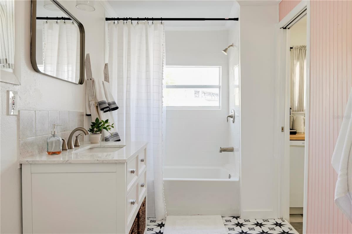 315 HOPE STREET — photo 16 of 21