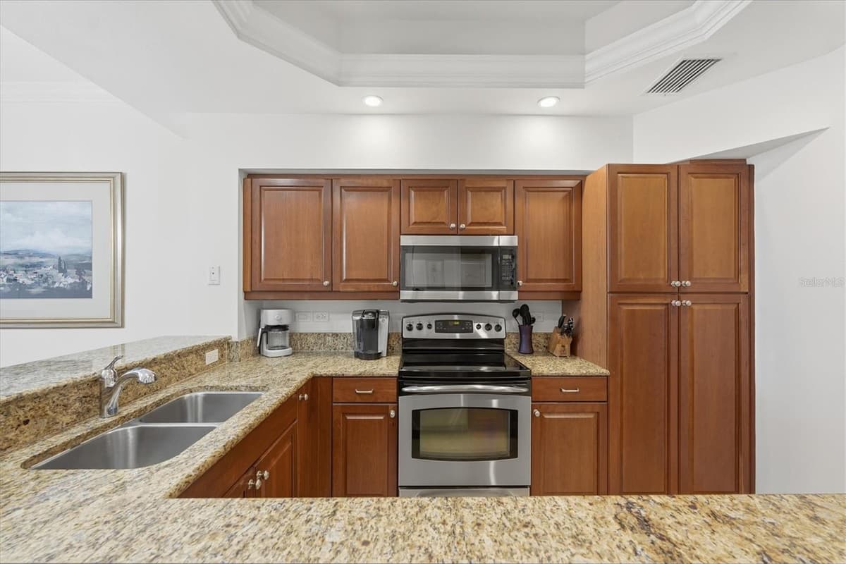 8111 LAKEWOOD MAIN STREET — photo 19 of 72