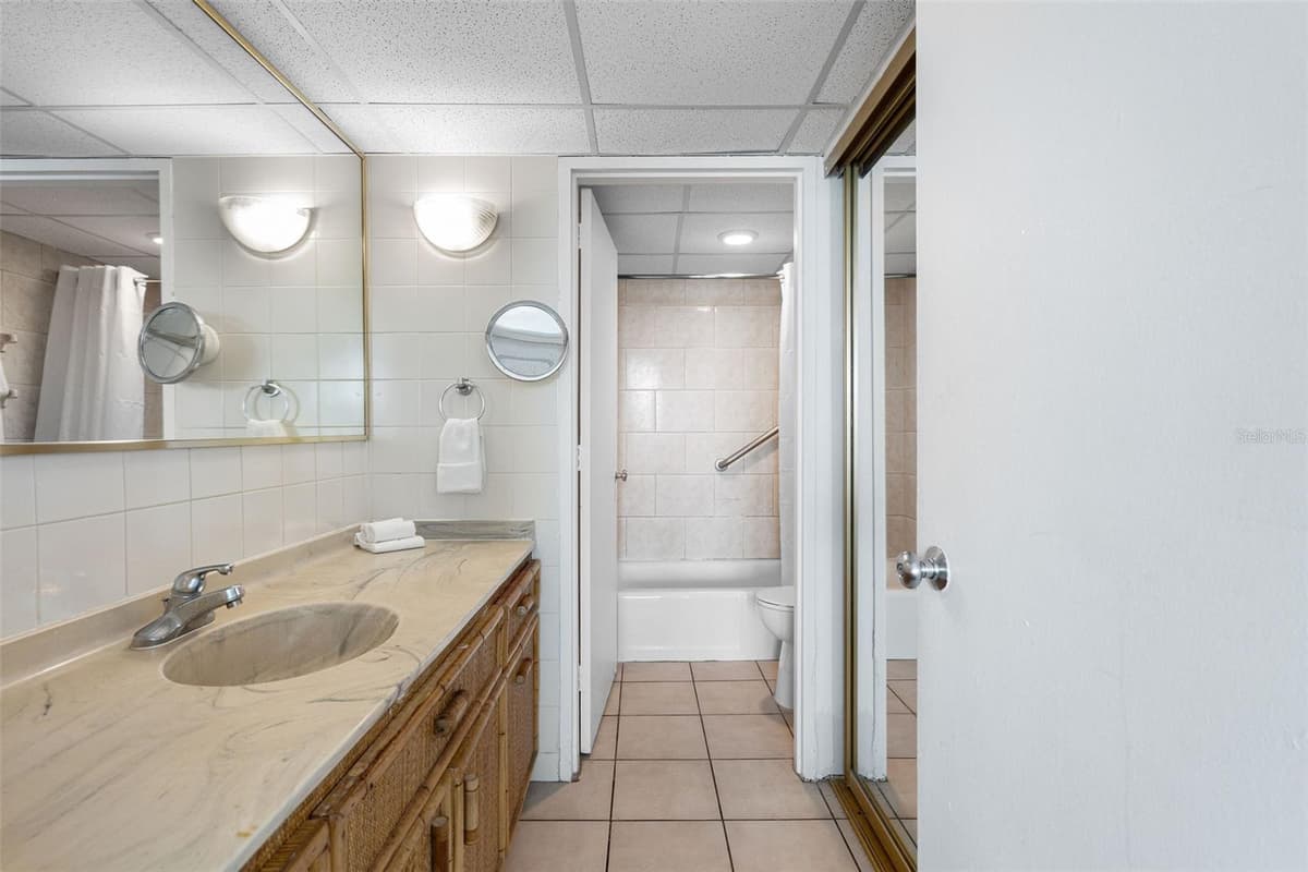 6165 ISLA VERDE AVE. — photo 11 of 16