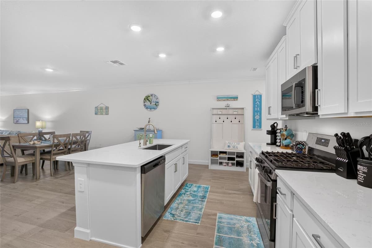 17242 HOLLY WELL AVENUE — photo 10 of 96
