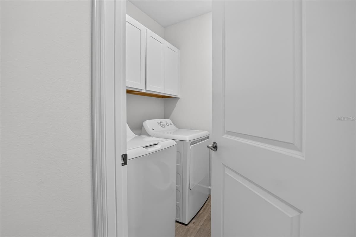17242 HOLLY WELL AVENUE — photo 14 of 96