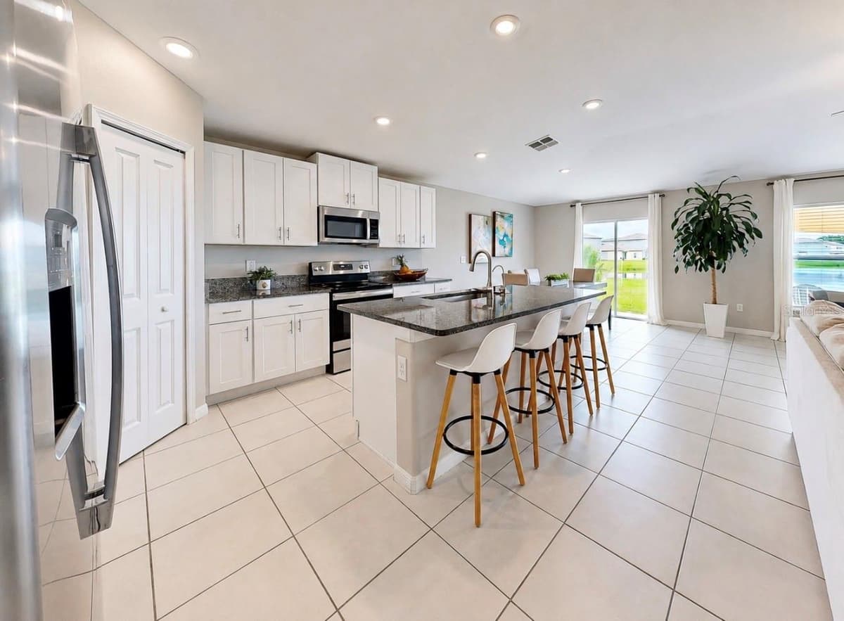 12741 TRIPOLI AVENUE — photo 7 of 30