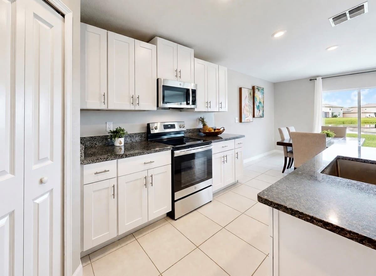 12741 TRIPOLI AVENUE — photo 9 of 30