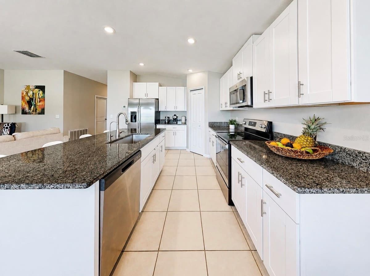 12741 TRIPOLI AVENUE — photo 8 of 30