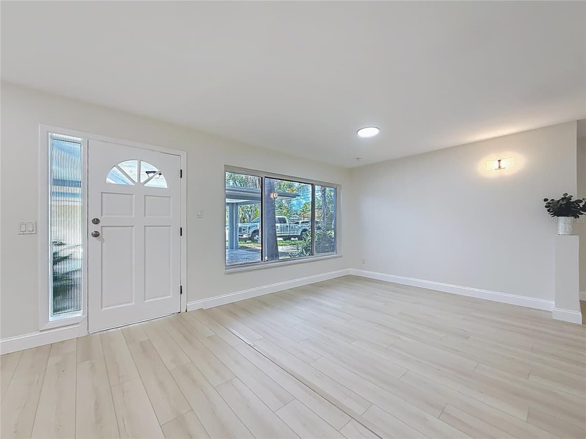 2471 RAYMONT DRIVE — photo 17 of 77