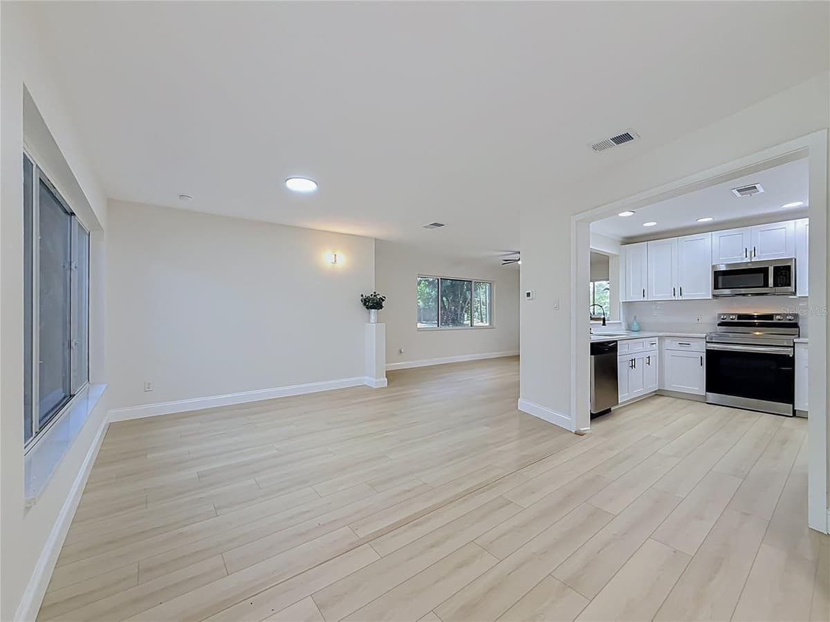 2471 RAYMONT DRIVE — photo 15 of 77