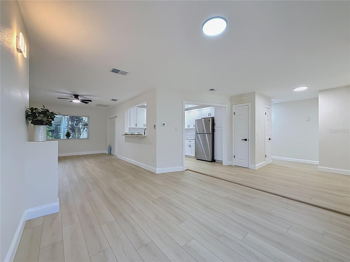 2471 RAYMONT DRIVE — photo 19 of 77