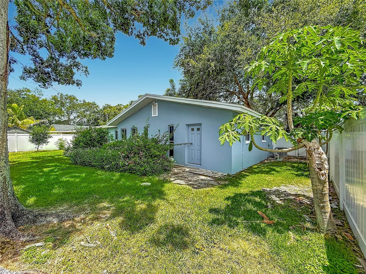 2471 RAYMONT DRIVE — photo 55 of 77