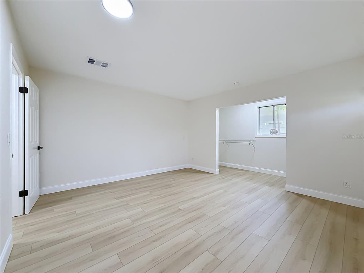 2471 RAYMONT DRIVE — photo 33 of 77