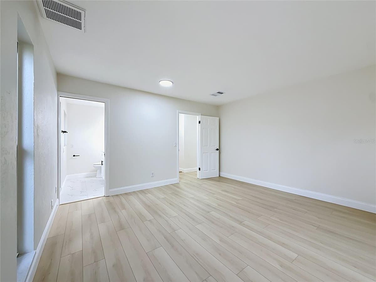 2471 RAYMONT DRIVE — photo 31 of 77