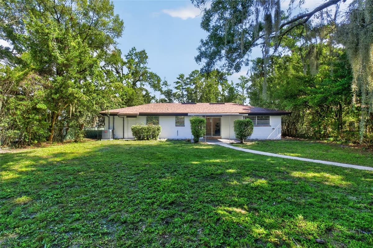 5212 CLARENDON ROAD — photo 37 of 39