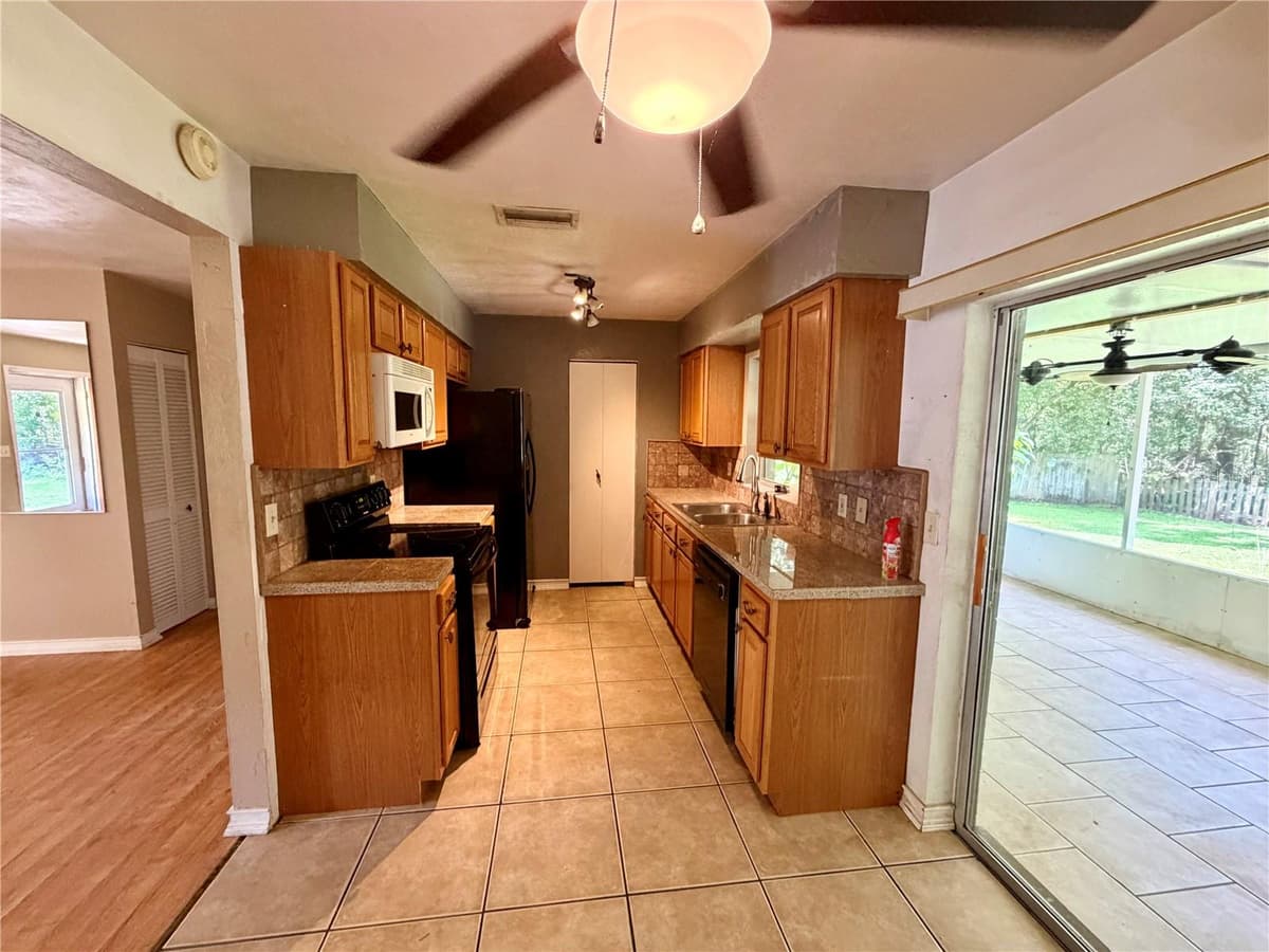 4557 SE 140TH PLACE — photo 7 of 25