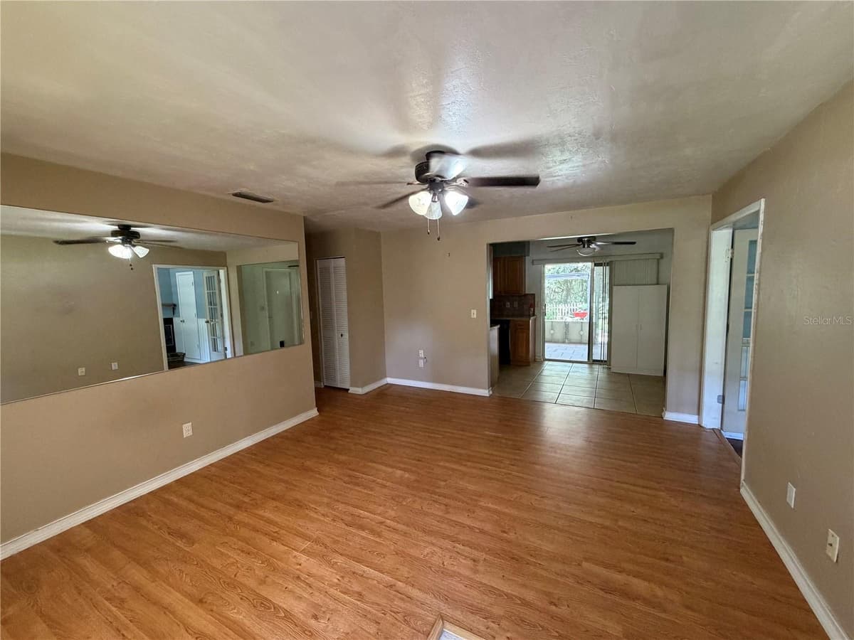 4557 SE 140TH PLACE — photo 2 of 25