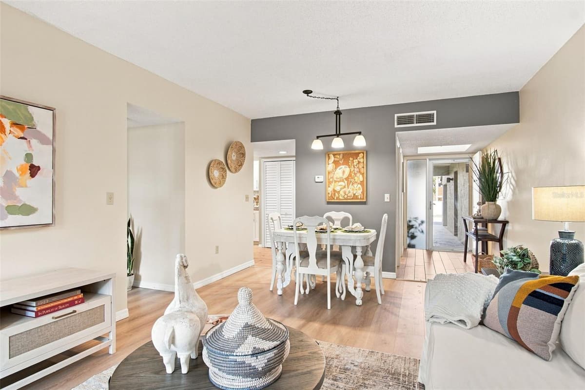 4701 DUHME ROAD — photo 8 of 56