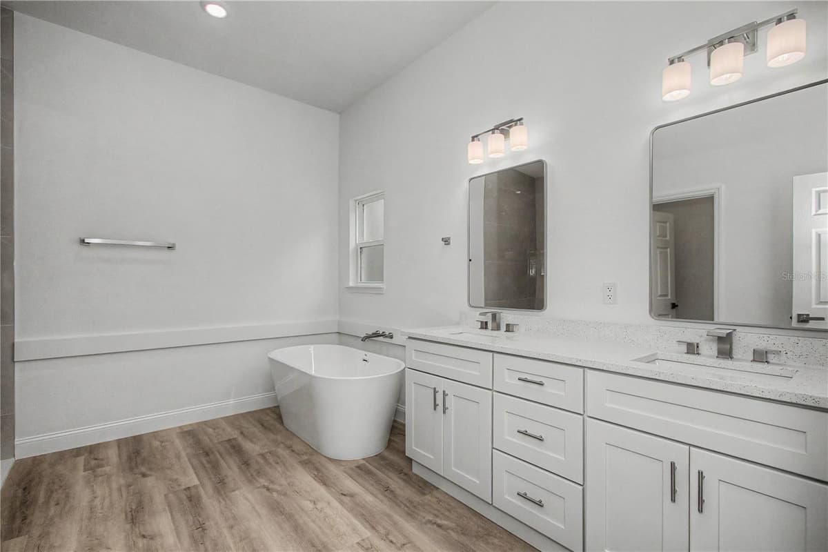 6301 147TH STREET ROAD — photo 3 of 60