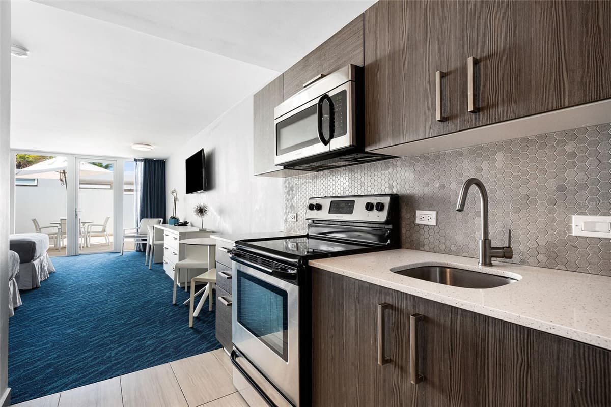 6165 ISLA VERDE AVE. — photo 3 of 18