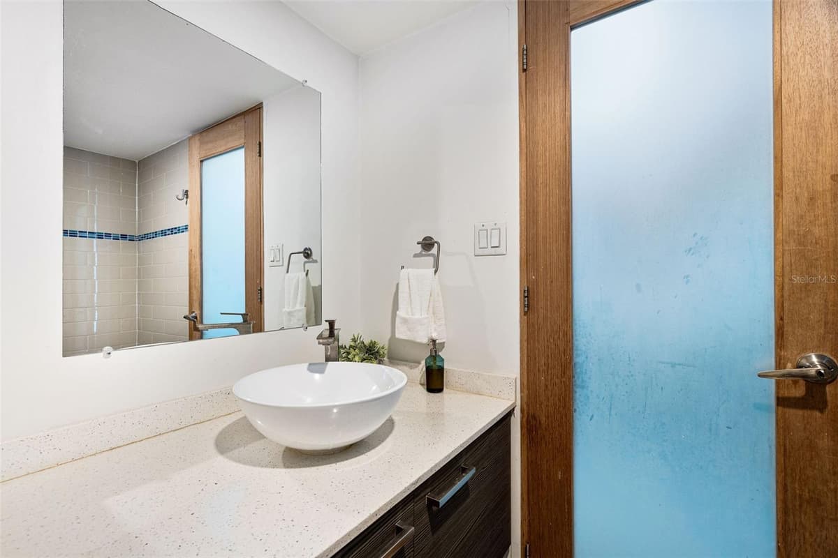 6165 ISLA VERDE AVE. — photo 8 of 18