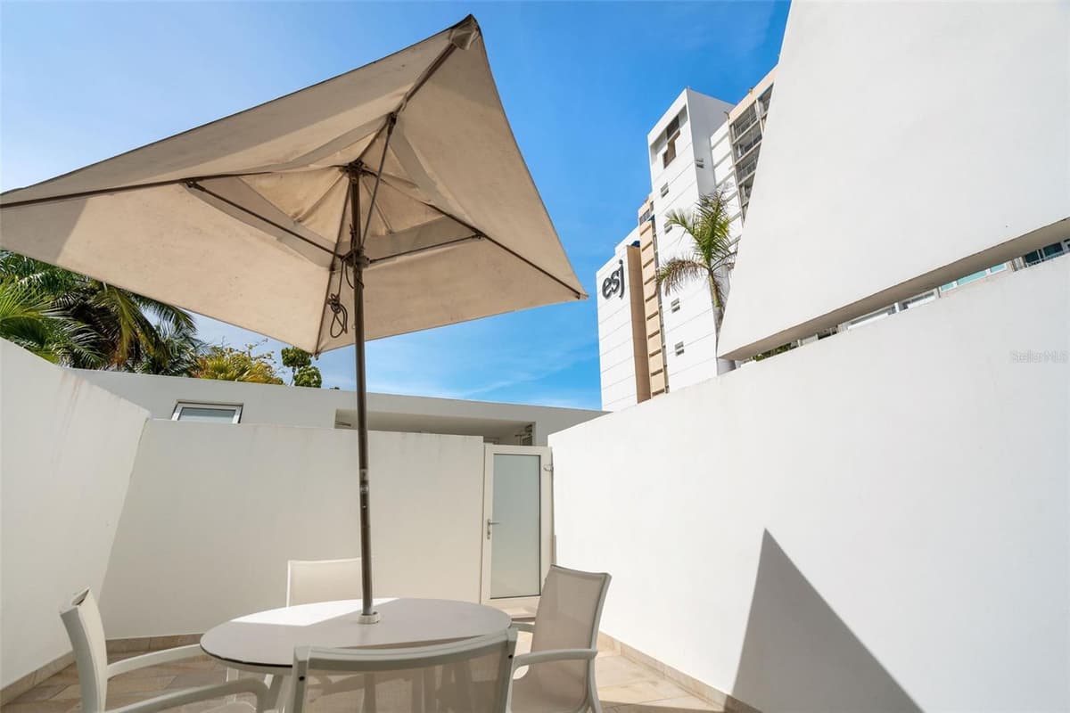 6165 ISLA VERDE AVE. — photo 12 of 18