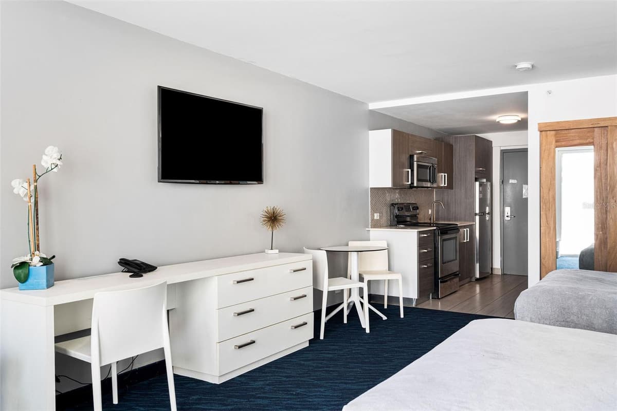 6165 ISLA VERDE AVE. — photo 6 of 18