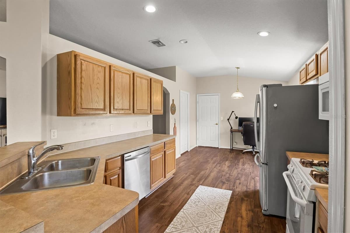 3833 WHISTLEWOOD CIRCLE — photo 9 of 26