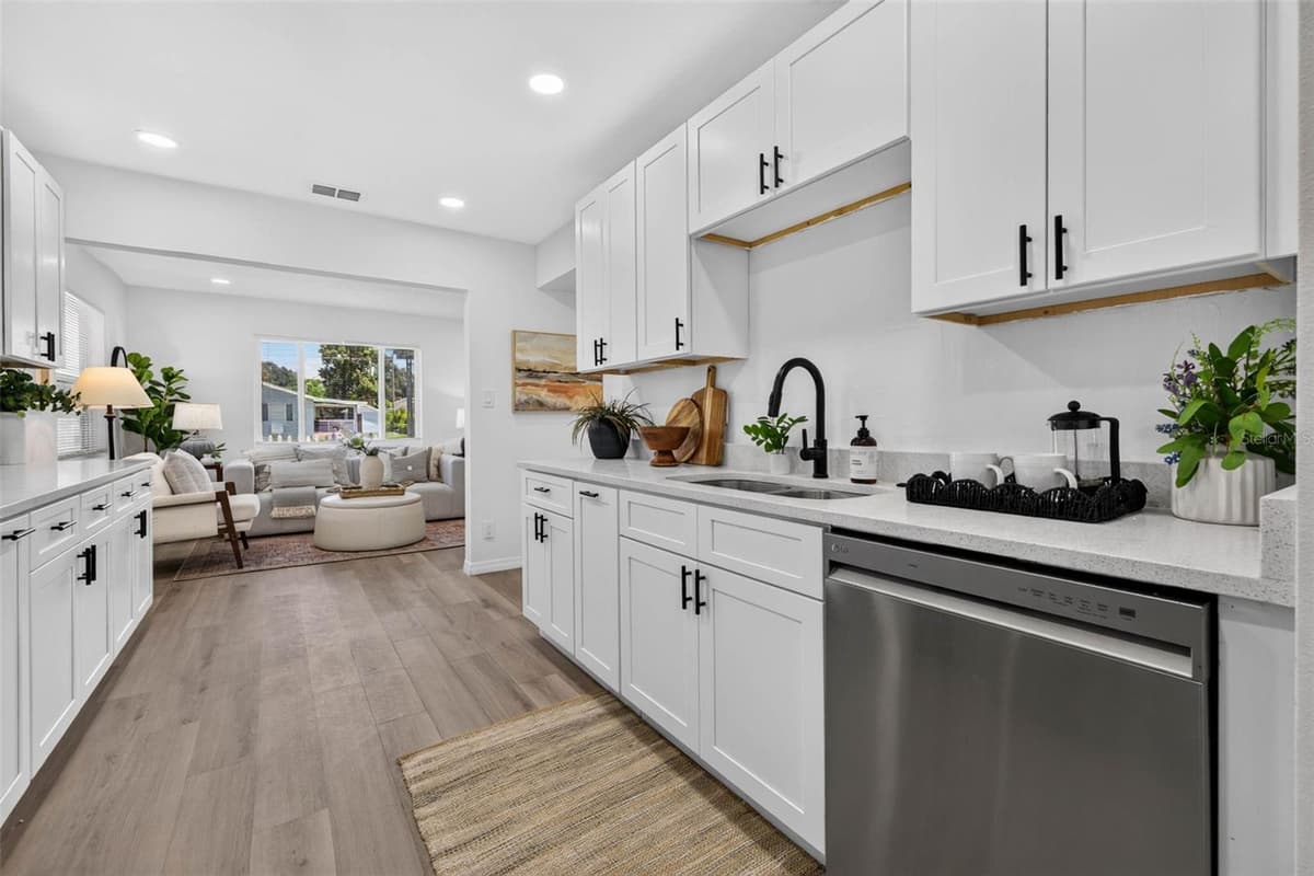 4110 3RD AVENUE — photo 13 of 27
