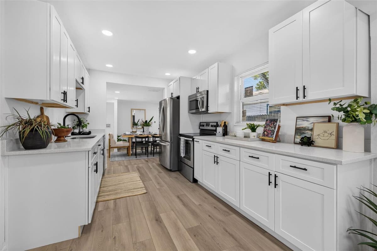 4110 3RD AVENUE — photo 9 of 27