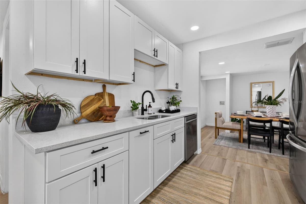 4110 3RD AVENUE — photo 10 of 27